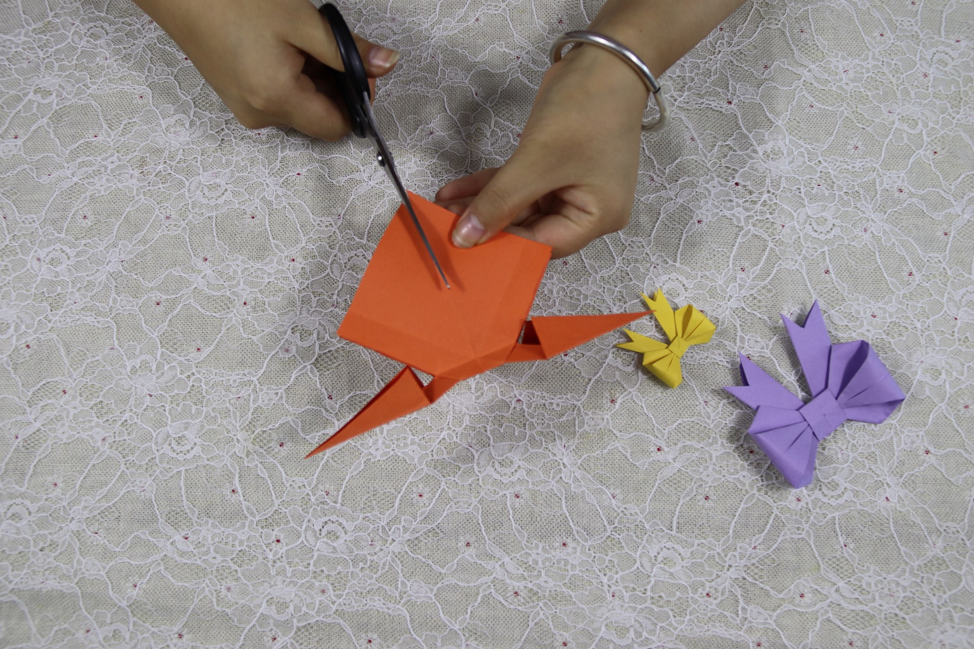 蝴蝶结的折法又小又好看不用剪刀,蝴蝶结折法简单不用剪刀