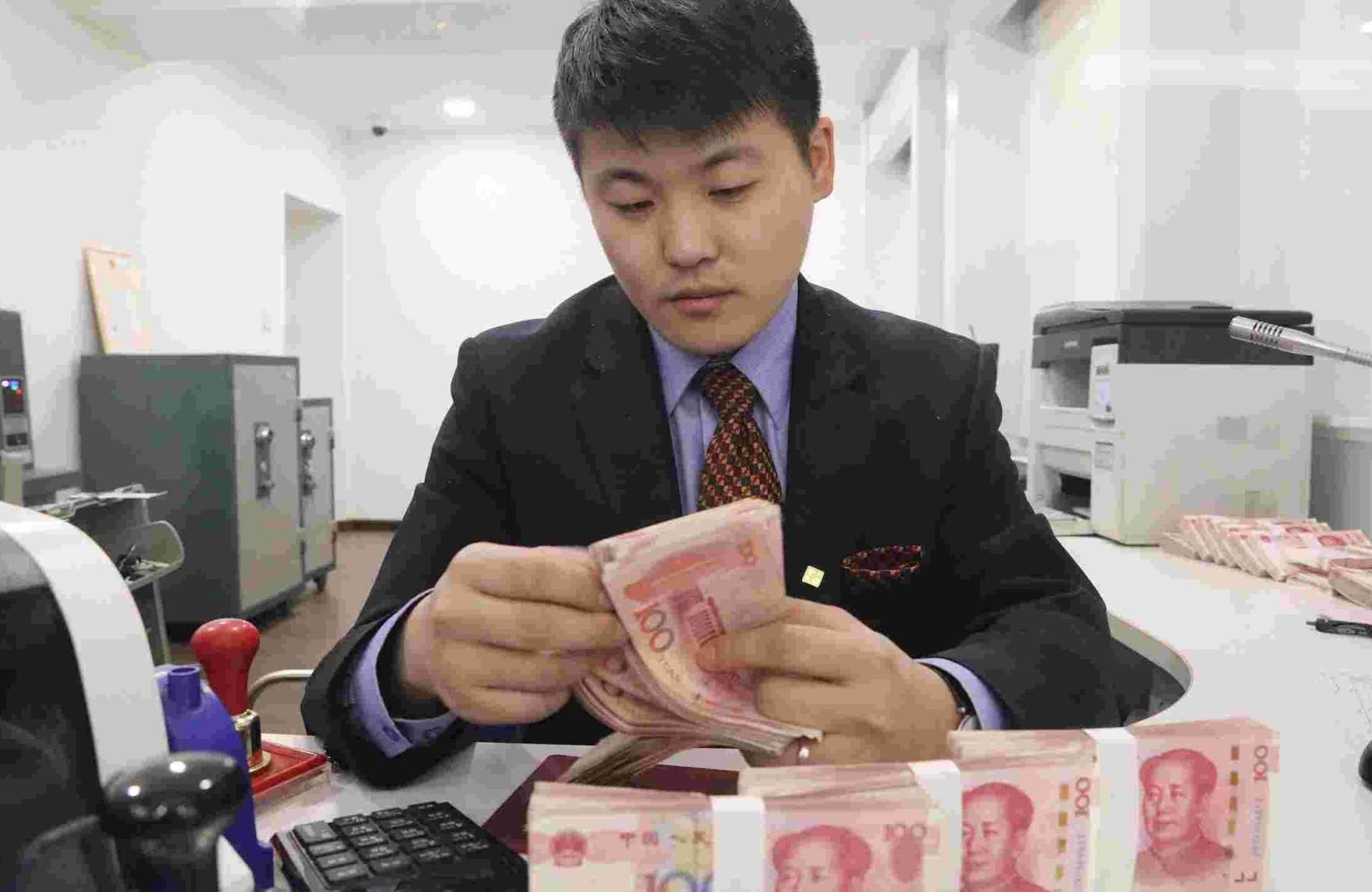 一发工资就存钱的人,一发工资余额就空空