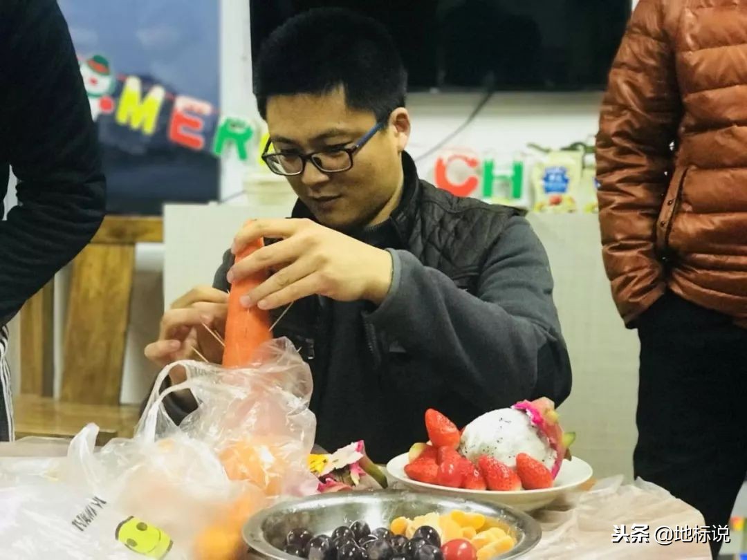 公司圣诞这样过!广告人把水果玩出花~