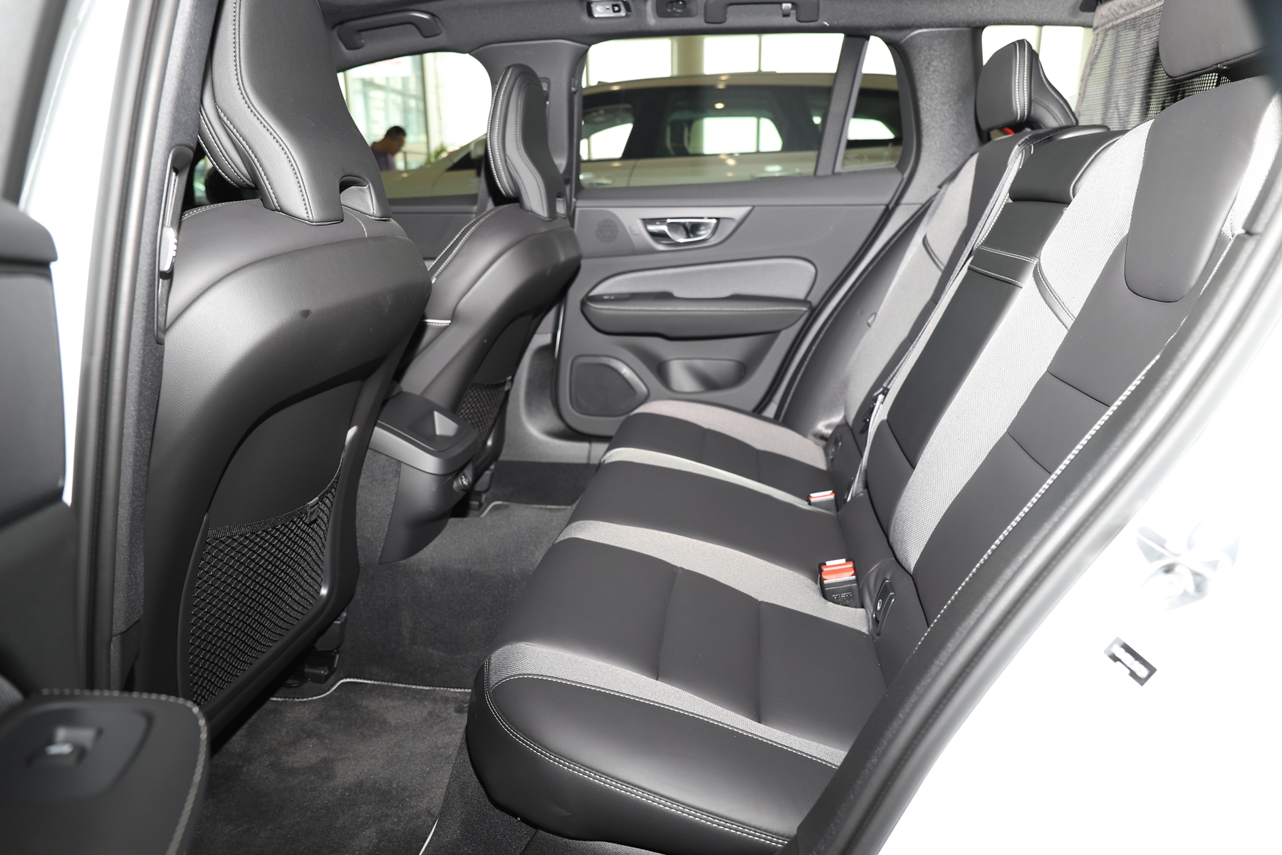 沃尔沃v60是旅行车还是旅行轿车,沃尔沃v60旅行选哪个版本