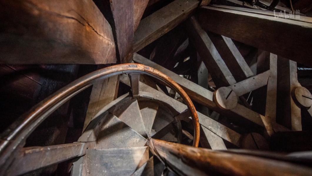 被大火烧毁的法国建筑,法国地标建筑着火