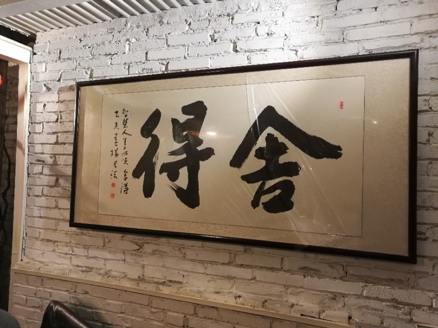 深夜郑州8男2女躲在花园路北环桥头，吃丹江翘嘴鲌，喝方城木瓜酒