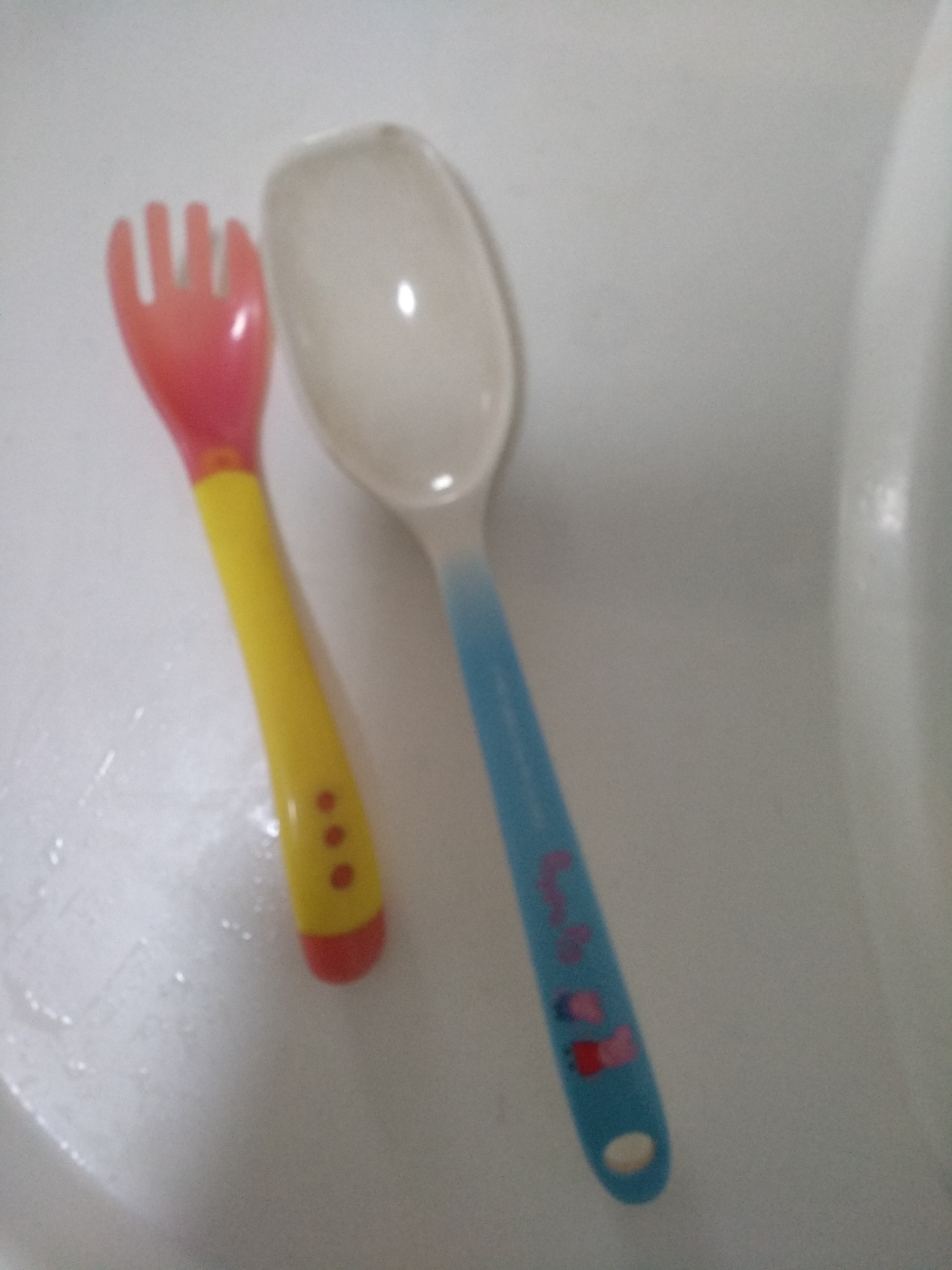 宝宝吃辅食被烫到,宝宝吃菜被烫到