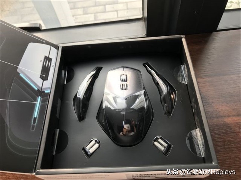 alienware外星人背部灯光,外星人全家桶颜值