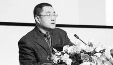 孩子全神贯注看漫画,走进漫画了解漫画对孩子的帮助