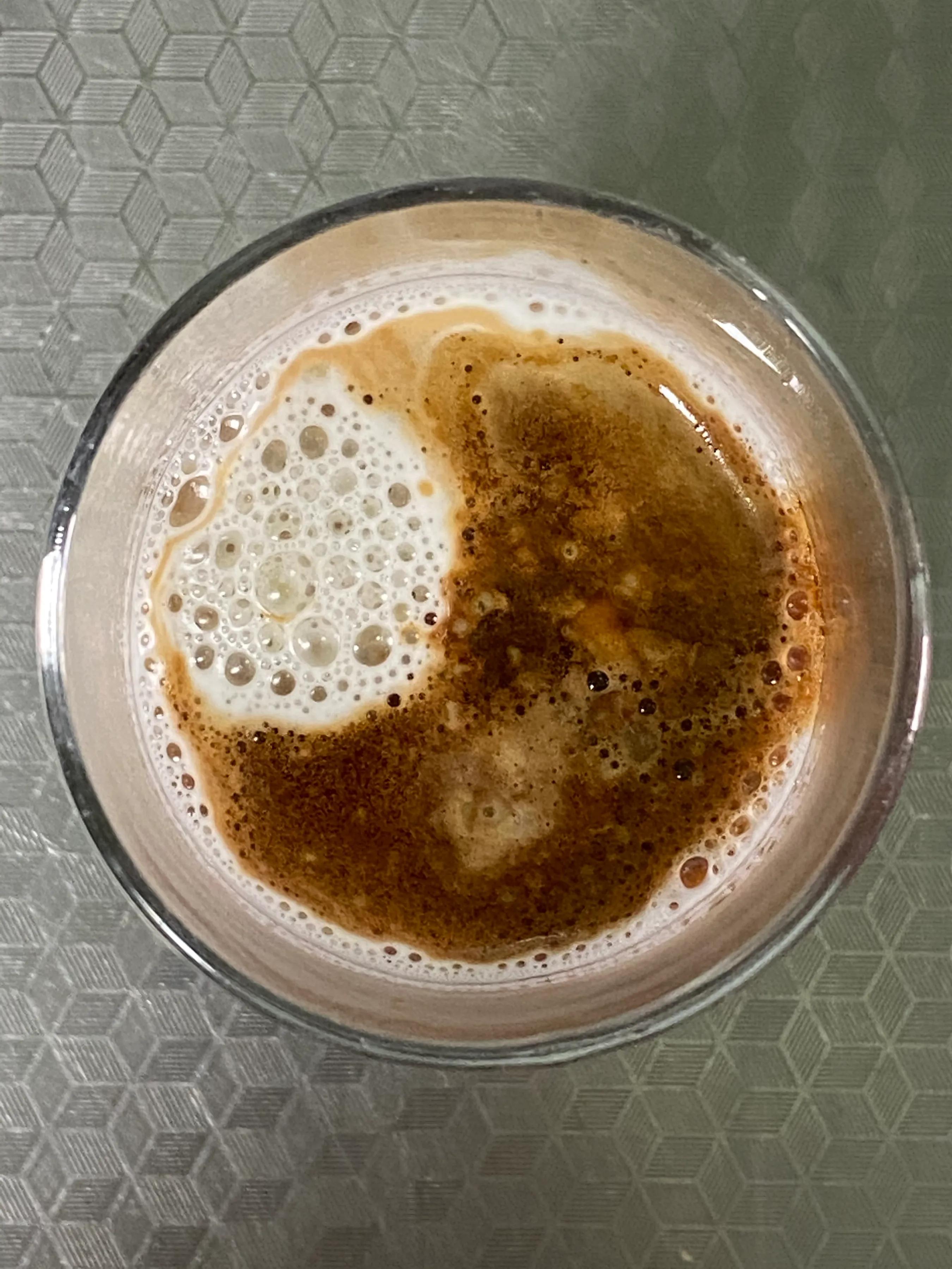 摩卡壶煮一人份的咖啡,煮一杯冰咖啡