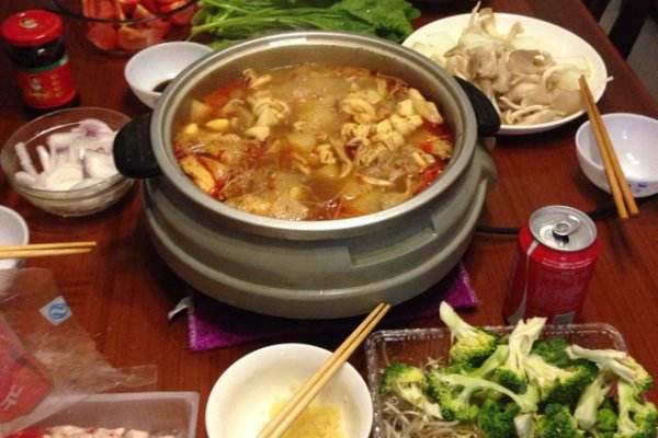 天气冷在家制作小火锅,如何在家里自制小火锅