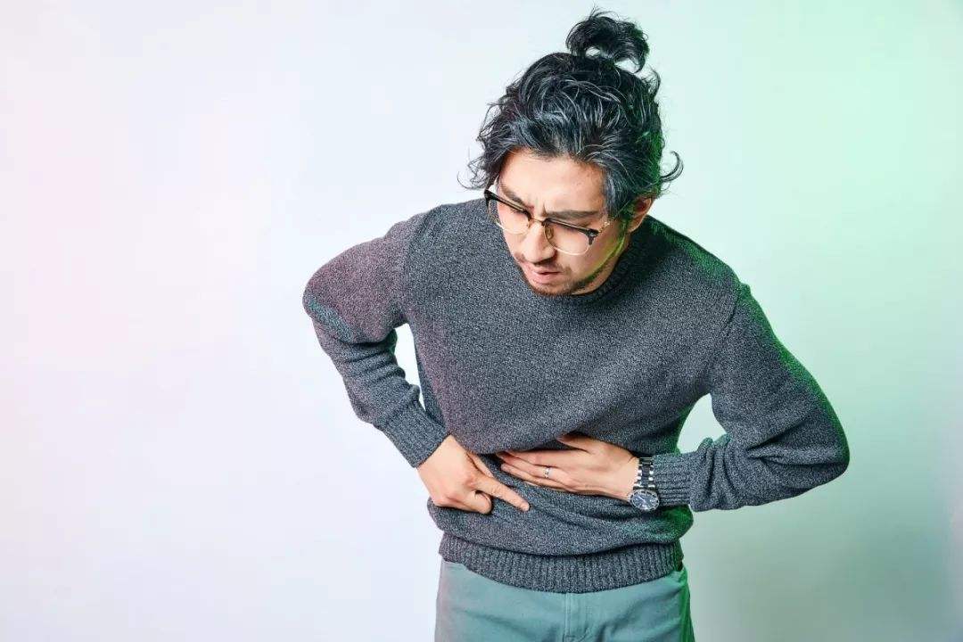 出现上腹不适或隐痛,出现腹痛该怎么缓解