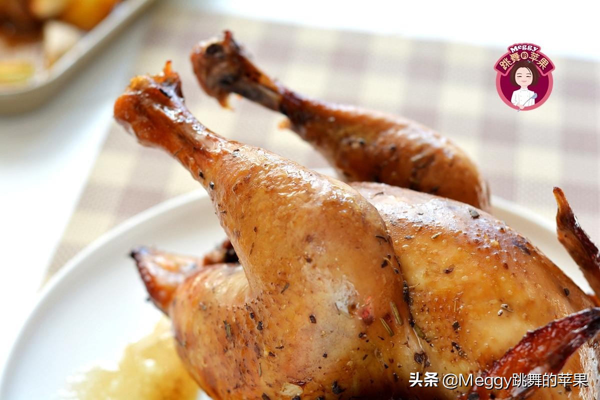 圣诞烤鸡好吃到连骨头都不会放过,圣诞烤鸡最正宗的做法