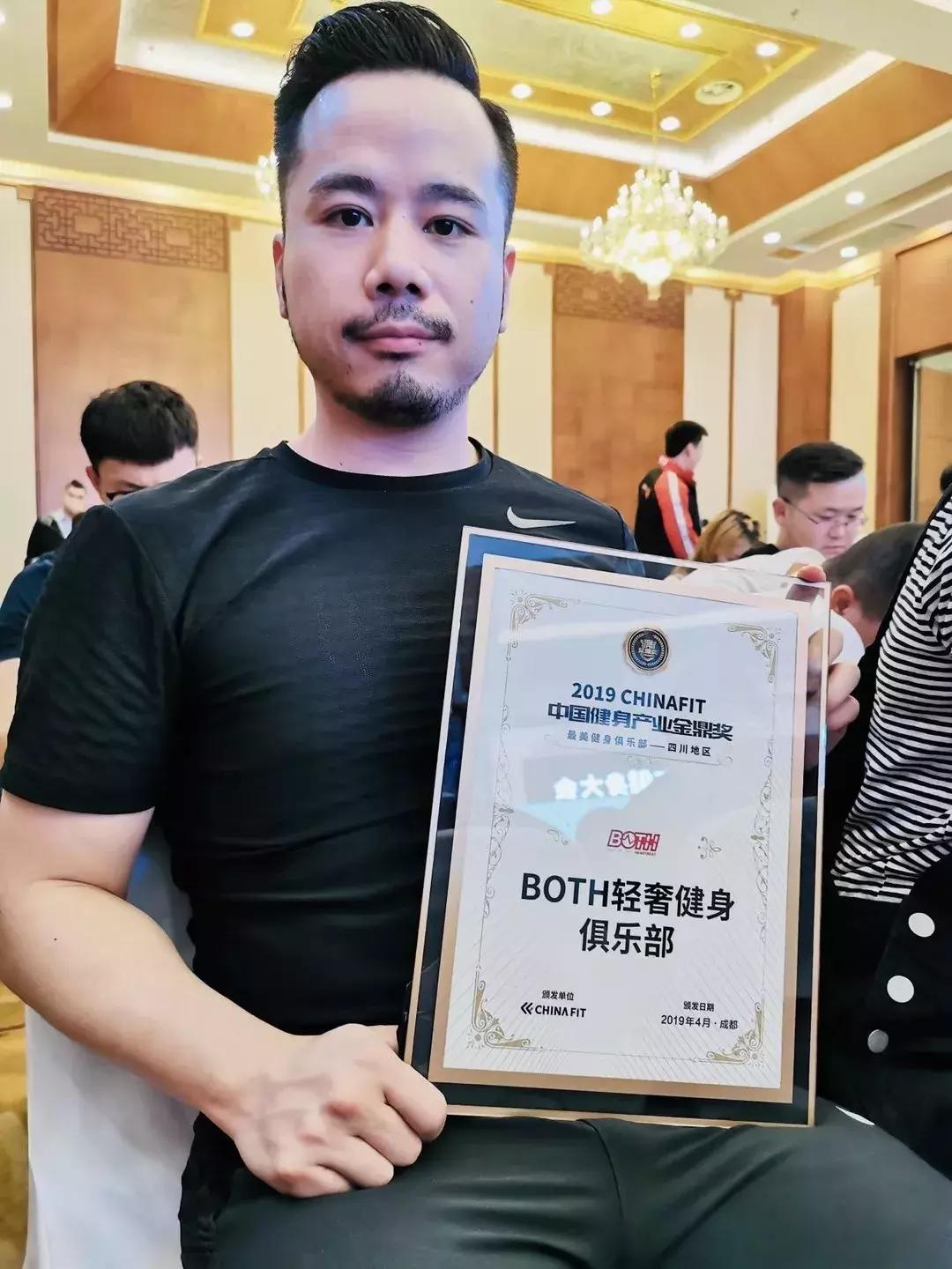 听说在CF成都大会上，漾设计上映了“获奖者联盟”？！