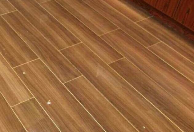 木质地板好还是木纹砖好,木地板和木纹砖之间的优缺点对比