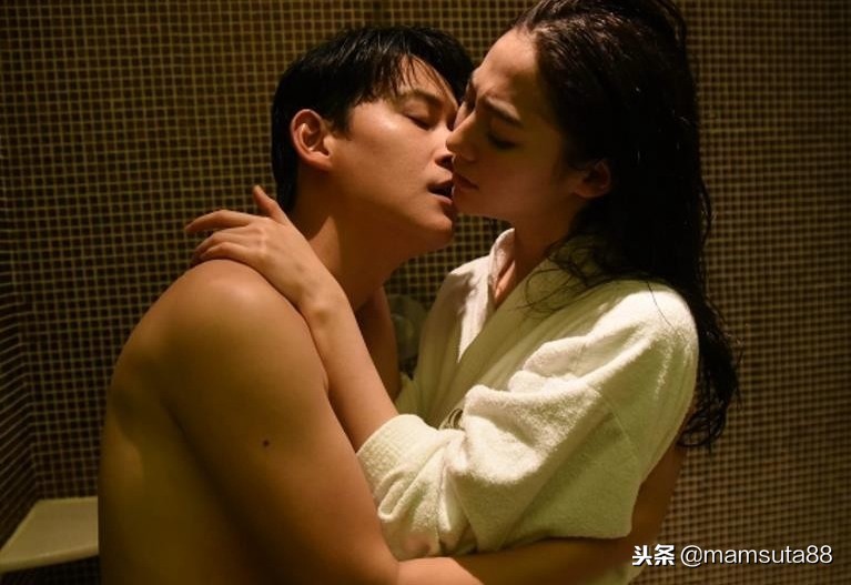 爱上大自己10多岁的女人怎么办,爱上大十五岁的大叔怎么办