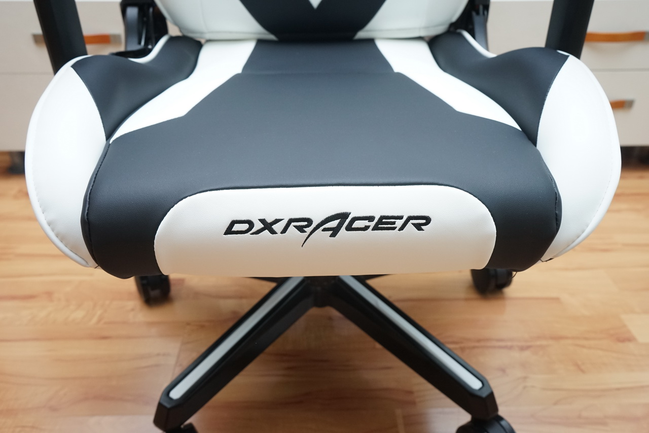 迪锐克斯dxracer电竞桌,甜品级显卡