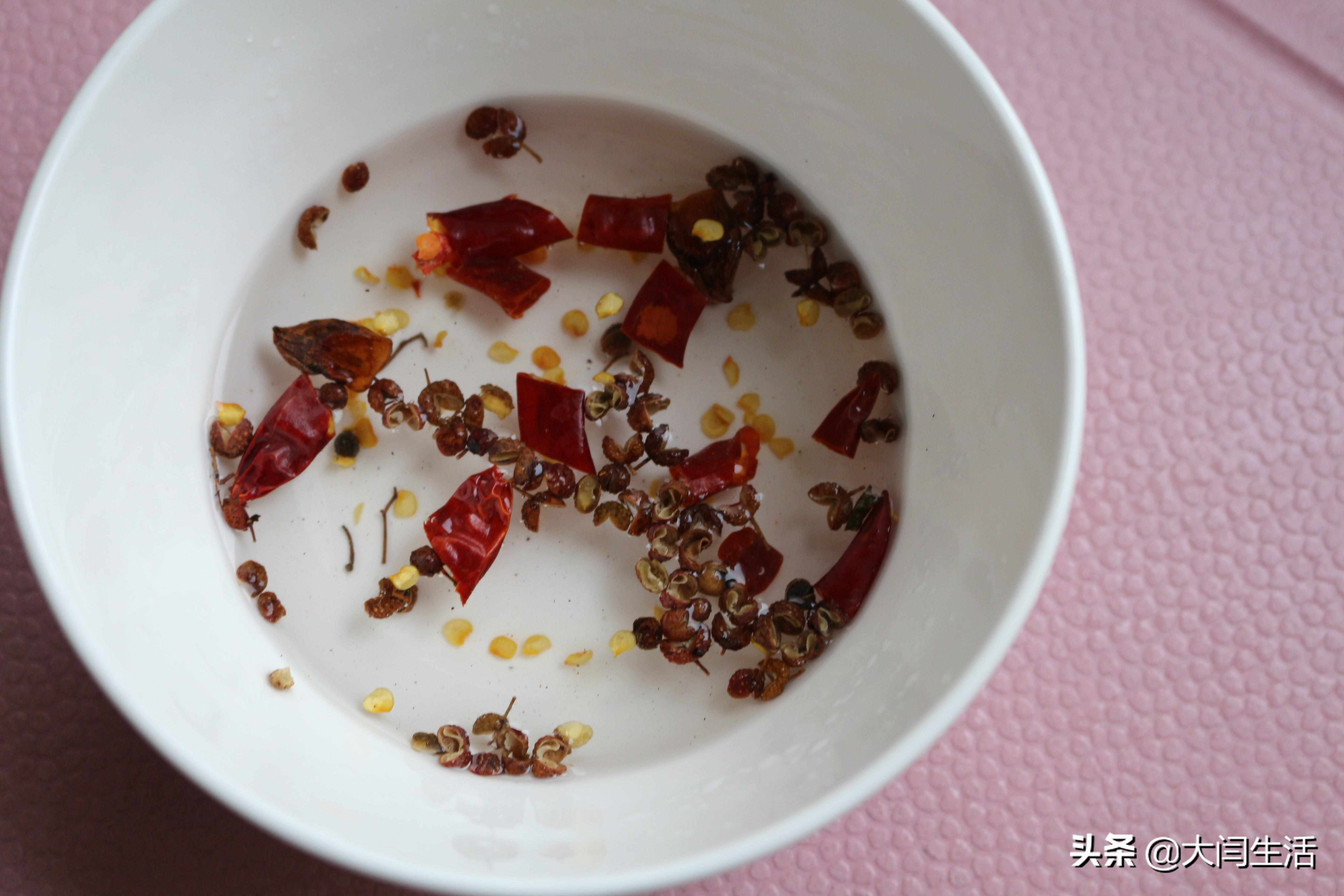 爆炒花蛤怎么吐沙最快,花蛤吐沙吐不干净