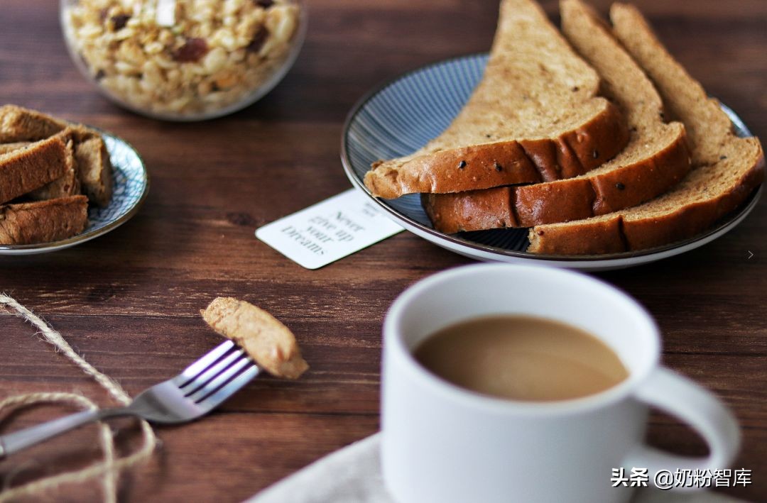 进口奶粉和国产奶粉哪个更好,国产奶粉贵还是进口奶粉贵