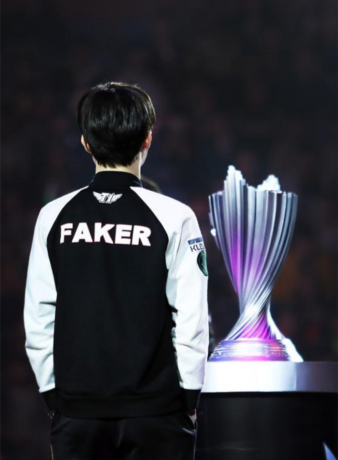 采访faker印象最深刻的中国选手,官方对faker的评价