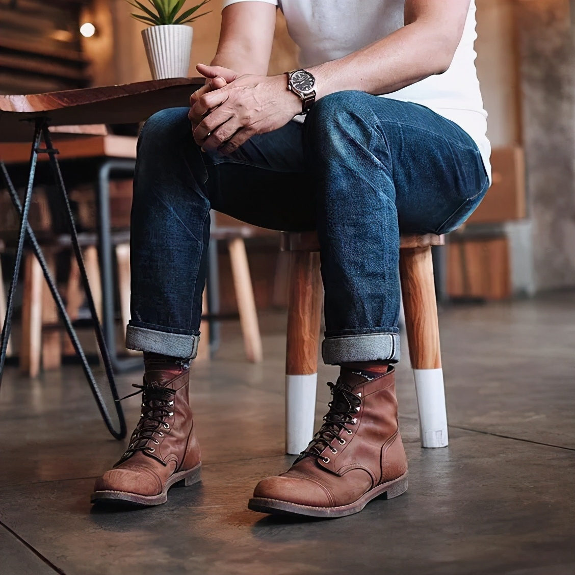 运动鞋牛仔裤和什么上衣搭配男生,牛仔裤运动鞋搭配毛呢大衣