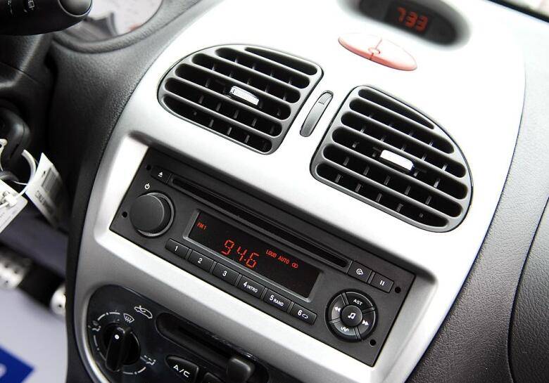 哥们的标致206卖我8000元，这价位入手划算吗？