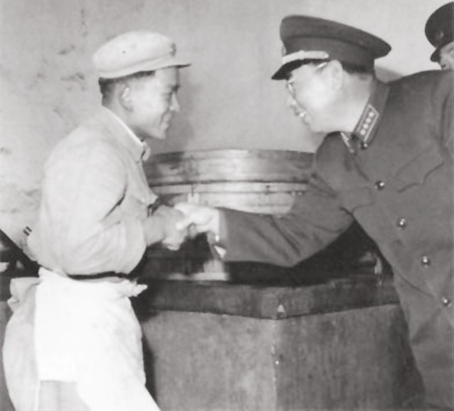 1955年授衔后，国家领导人及开国将帅拿多少工资？许光达例外