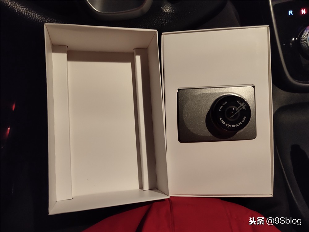 小蚁行车记录仪下载录像,小蚁行车记录仪更换电池