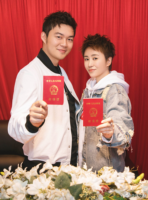 不一样的感觉？37岁马丽发微博晒近照，网友发现重点不是照片