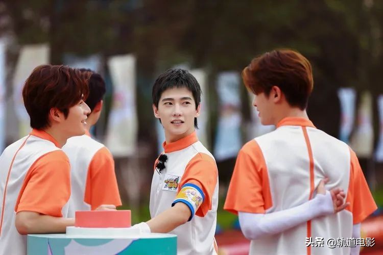 杨洋3d足球,杨洋vr踢球