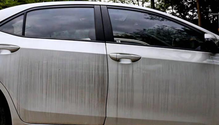 汽车天窗玻璃有污渍怎么去除,如何去除汽车玻璃顽固污渍