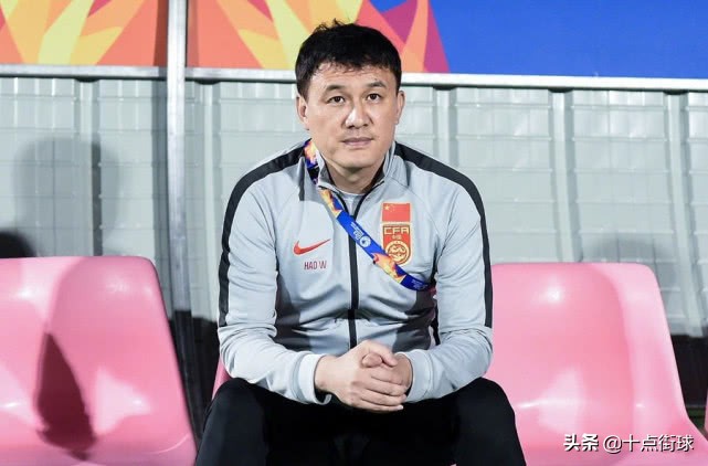 国奥乘坐经济舱回国成热议话题，但部分网友的恶毒评论，真不该