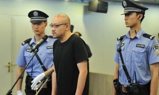 李代沫出狱后，直播3句离不开刷礼物，网友怒怼：穷疯的节奏