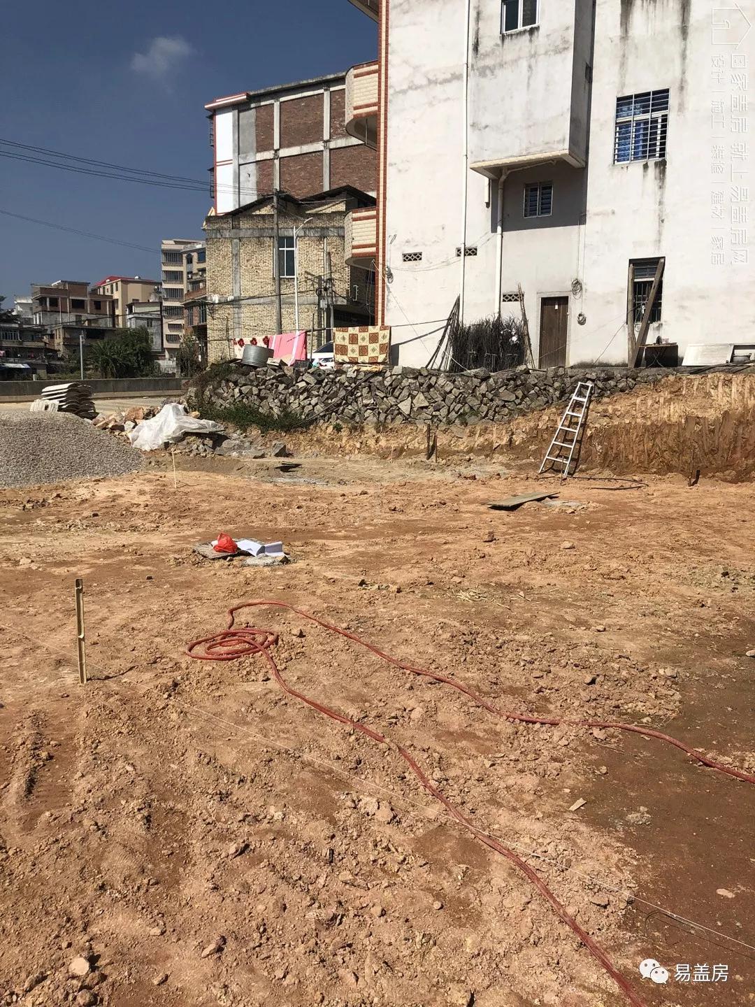 11.9m×12.2m,福建泉州豪华雅致的欧式别墅