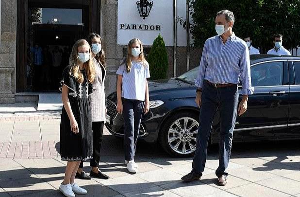 zara穿背心,西班牙王后莱蒂齐亚zara