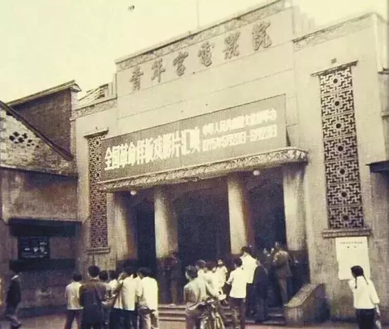 带孩子第一次去成都,带小孩到城里读一年级要什么手续