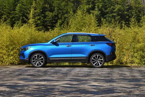 轴距2.7米的轿车空间,2.6米轴距1.8米空间