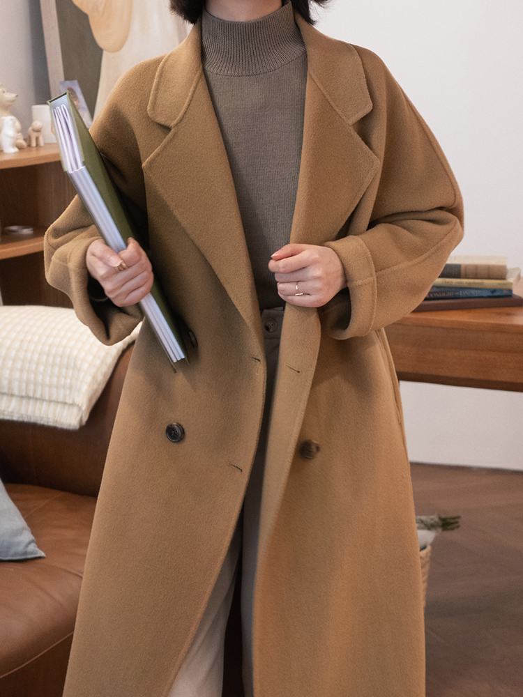 大衣内搭连帽针织衫穿搭,秋冬季节大衣穿搭技巧