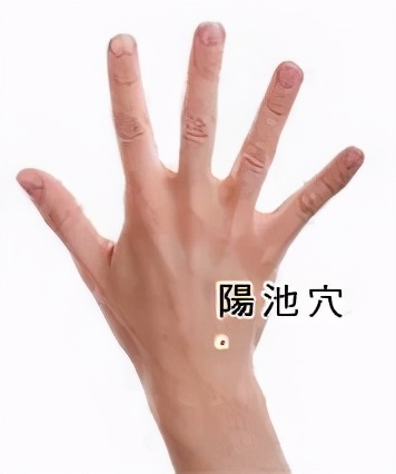 常年工作操作鼠标会导致肩膀痛吗,长期做手工活手指伸不直