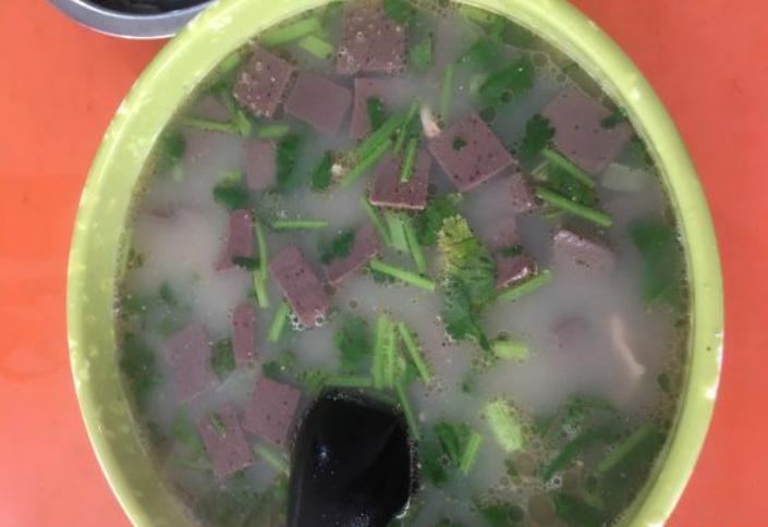 郑州夫妻一碗汤研究10年！限量300碗卖7元，汤鲜肉嫩吃到撑