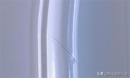 花1.5万元买4块门，货不对板还有裂缝