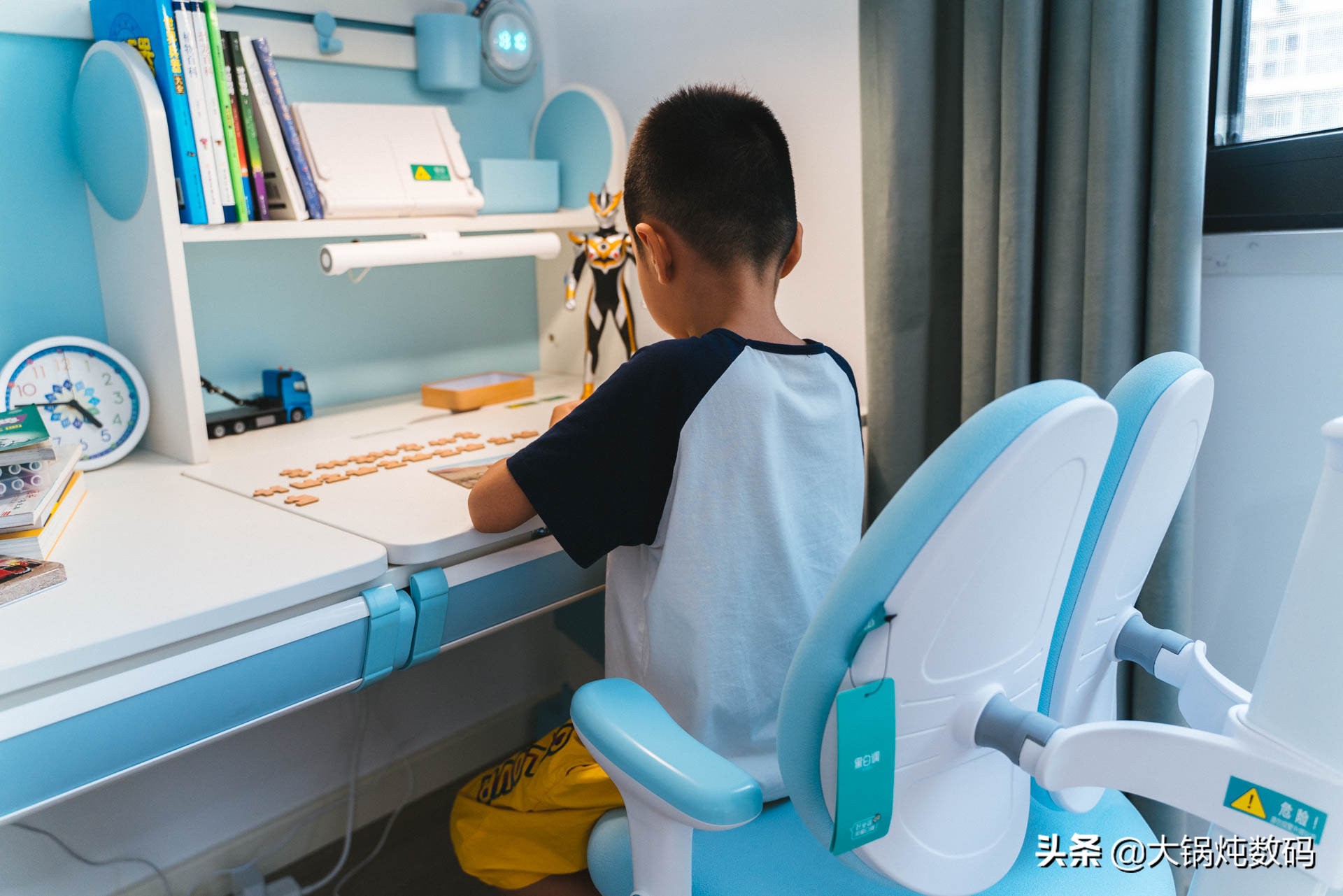 黑白调儿童学习桌星空款,儿童学习桌到底是不是智商税