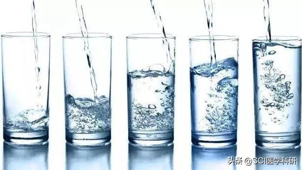 喝冷水对身体好还是不好 (喝冷水对身体不好吗)