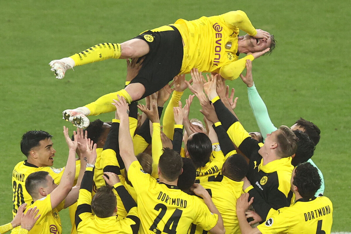 当今足坛十大顶级巨星,现役足坛前三大中场