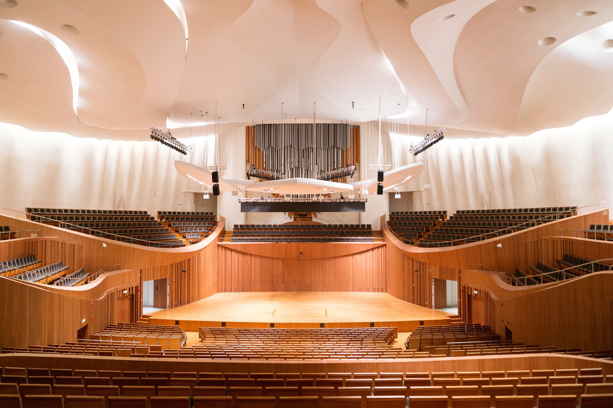 南京江苏大剧院,江苏大剧院和保利大剧院