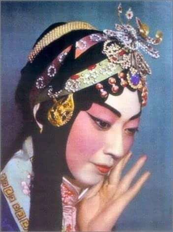 他是一代京剧大师，乃进军好莱坞第一人，开启娱乐圈“男色时尚”