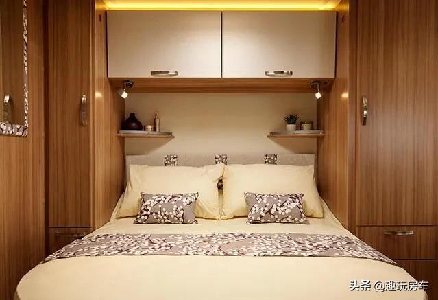 英国露娜双轴拖挂式房车有哪几款 (露娜特拖挂式房车)