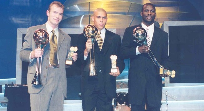 外星人罗纳尔多搞笑视频,外星人罗纳尔多钟摆过人