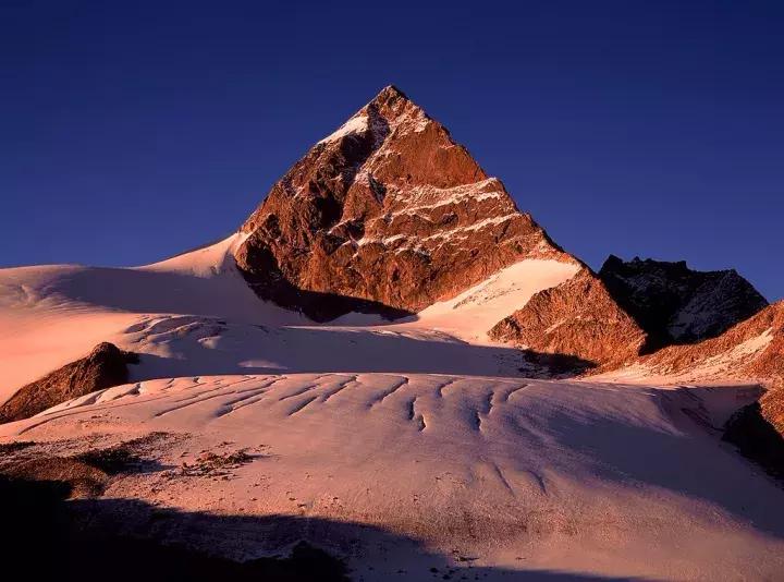 看阿坝县全景,阿坝环线海拔一览表