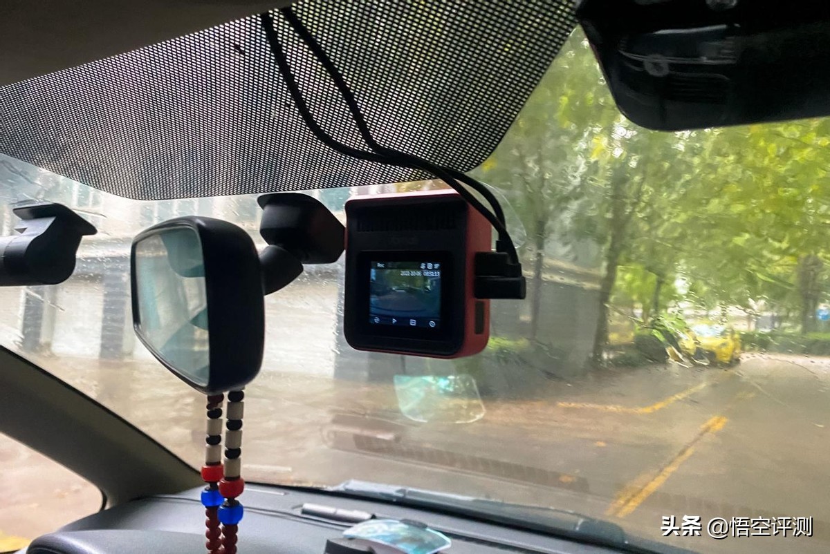 电子狗行车记录仪小汽车,70迈行车记录仪改装实时监控