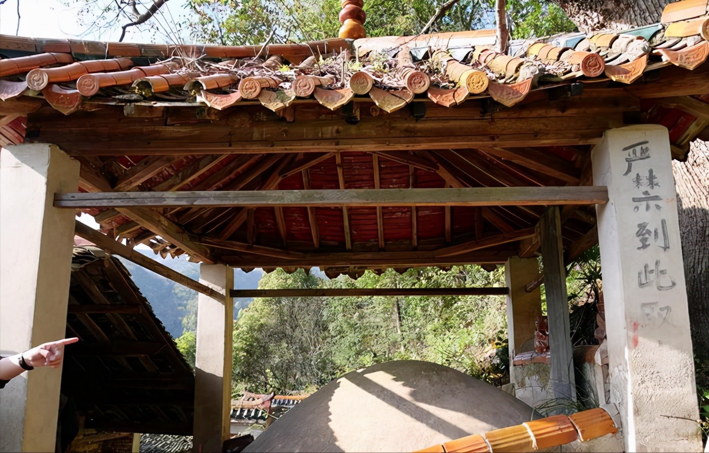 小村流传孤坟神土治病,神医包医百病