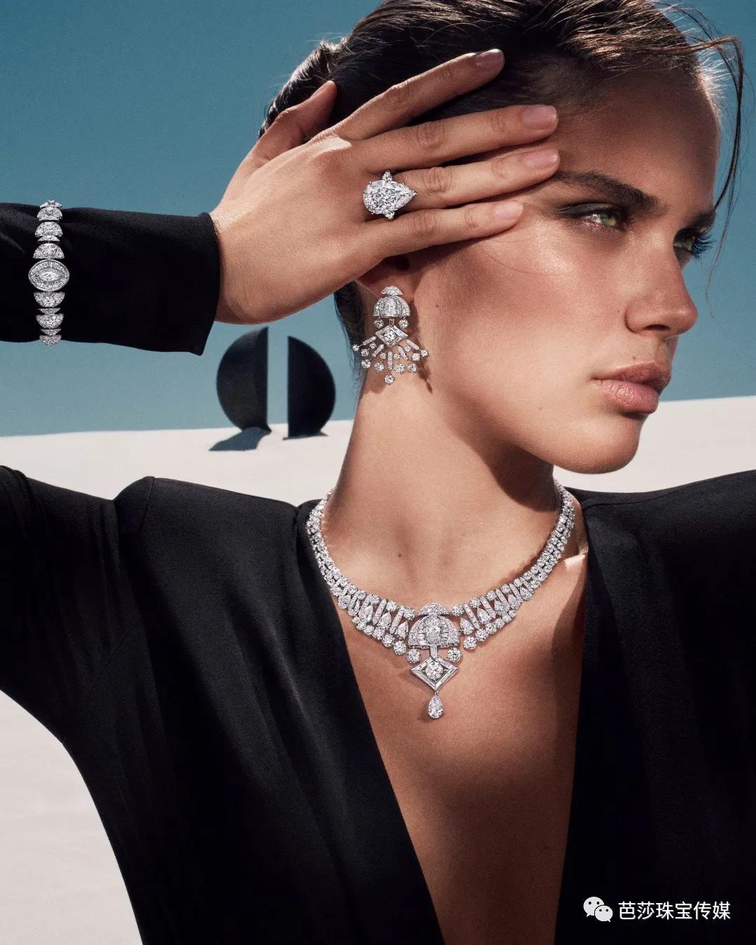 大牌高珠扎堆“上新”，外行看热闹、内行看什么？