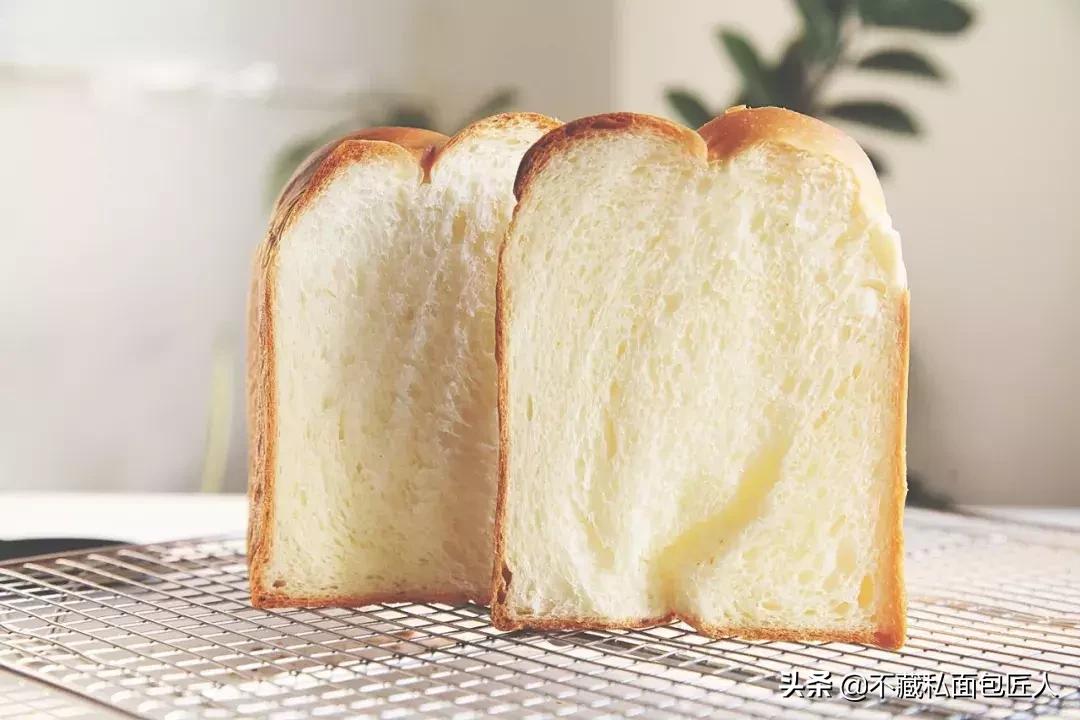 面团粘手了怎么补救,做吐司面团粘手是什么原因