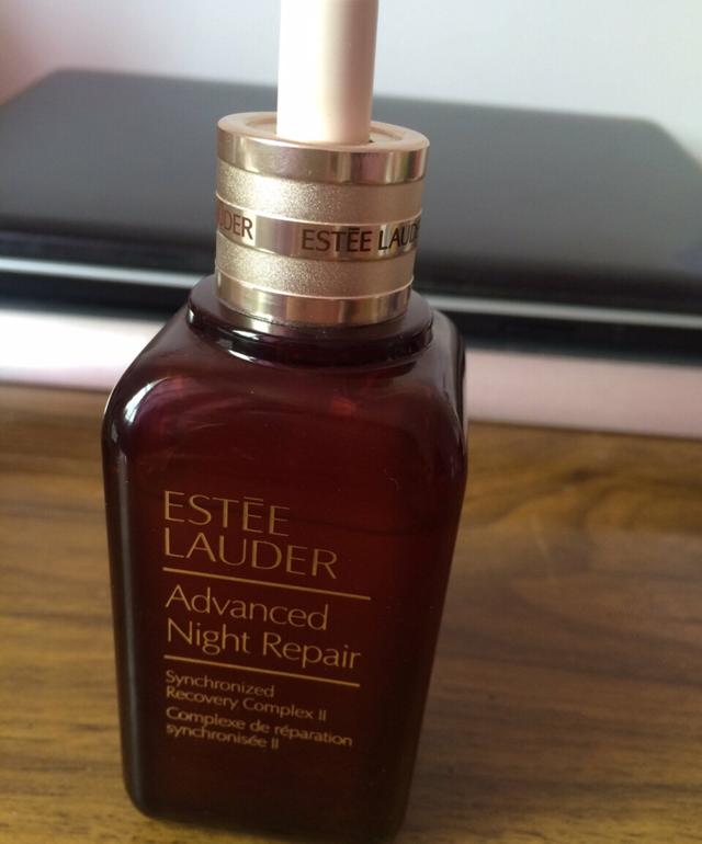 雅诗兰黛抗皱小棕瓶好还是紫瓶好,雅诗兰黛小棕瓶系列真的值得买吗